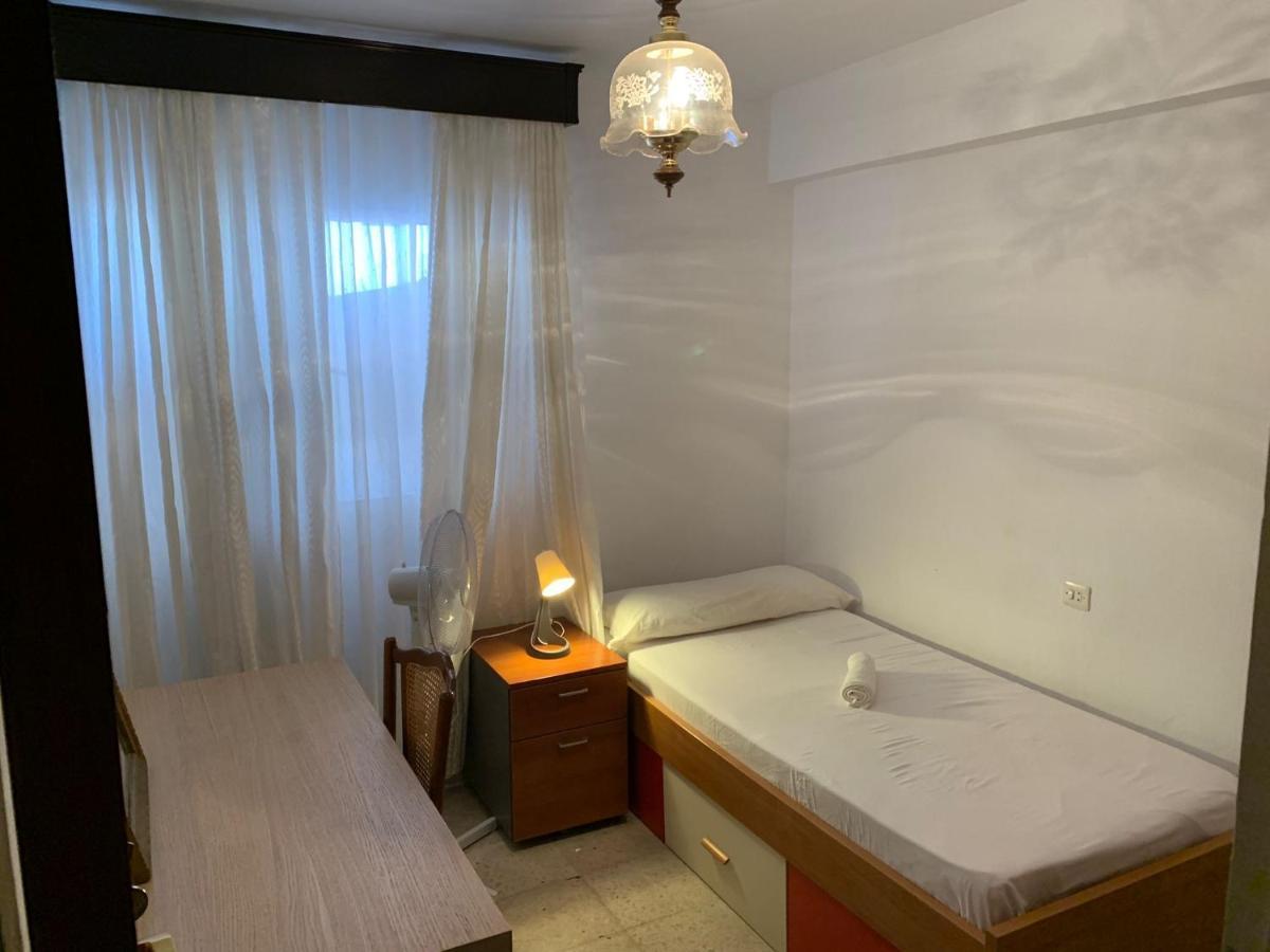 Quarto em Acomodações Particulares Habitación Individual En La Victoria Málaga