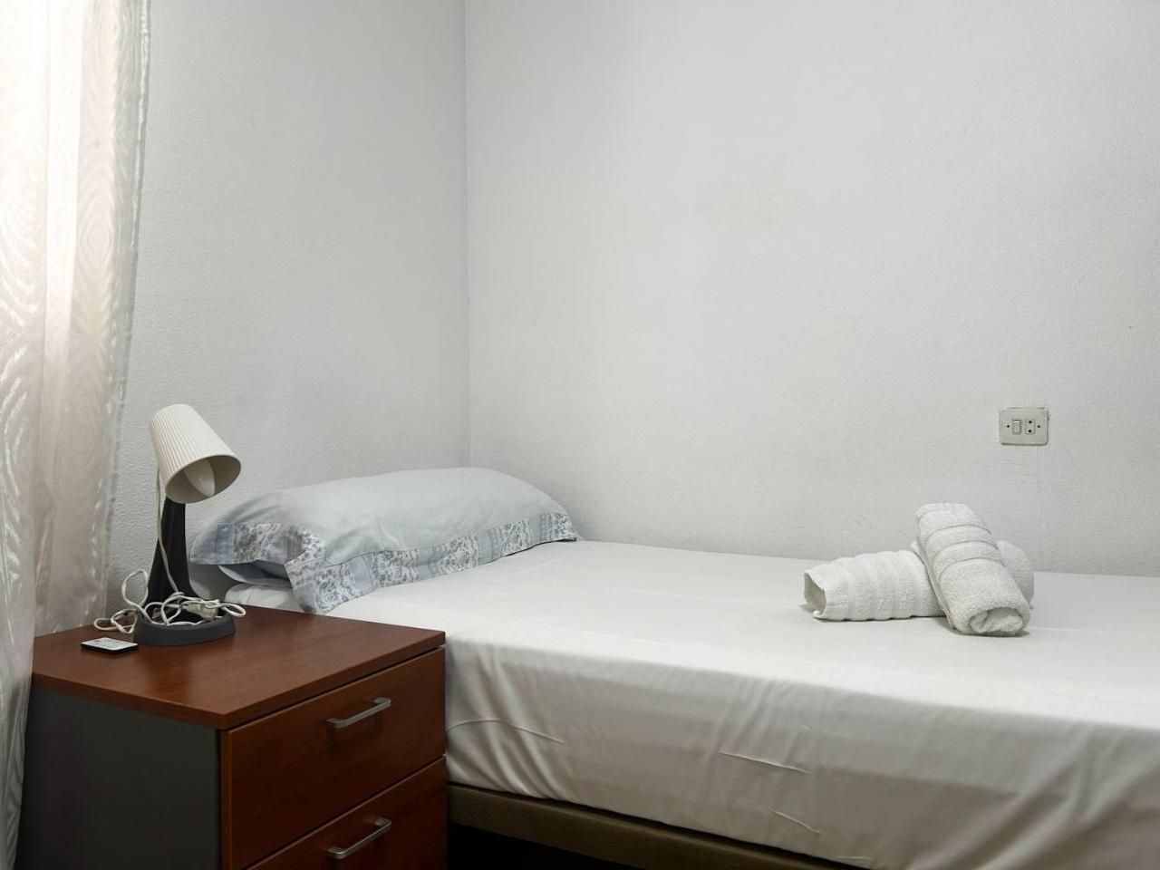 Individual En La Victoria Homestay Malaga